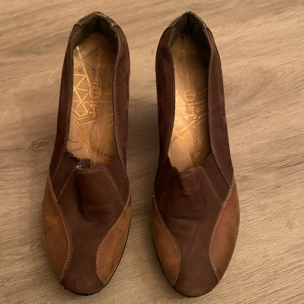 J-41 Blossom leather 3.5” heels. Size 8.5 exc. cond.